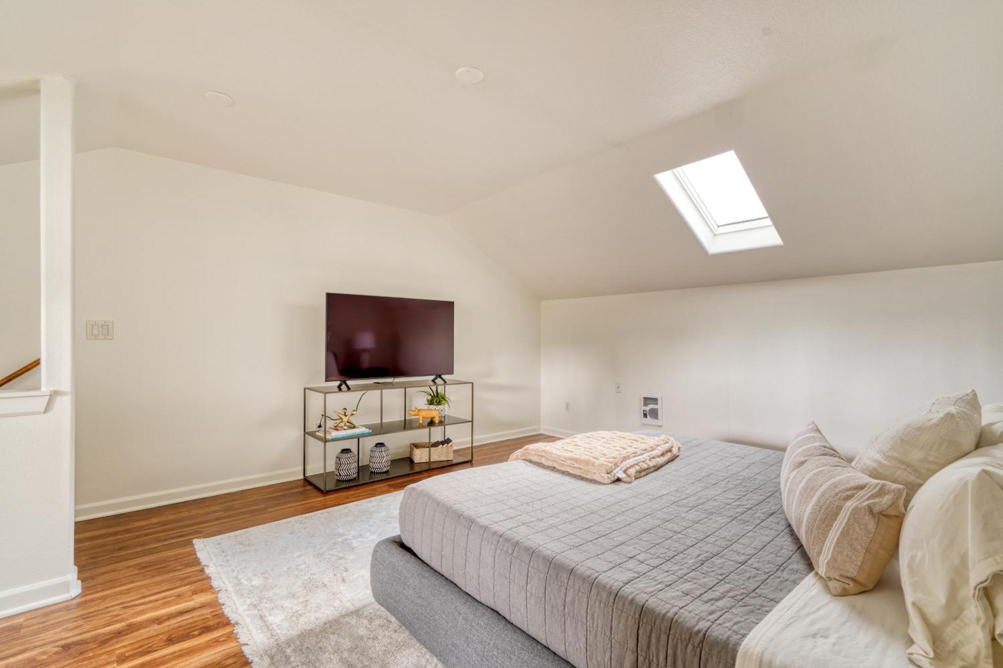 Stay Portland - Perfect Portland Farmhouse Loft - Breweries & Bars 외부 사진