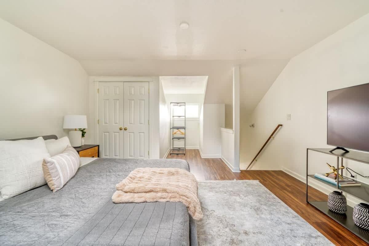 Stay Portland - Perfect Portland Farmhouse Loft - Breweries & Bars 외부 사진