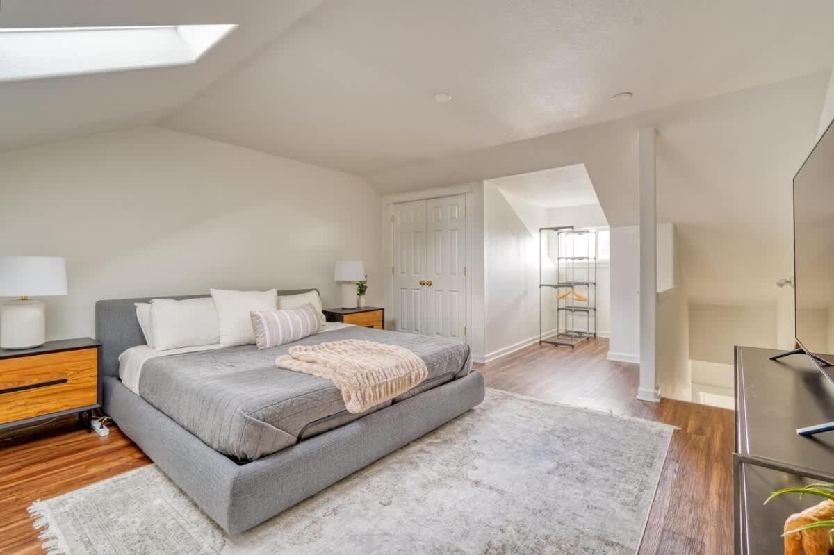 Stay Portland - Perfect Portland Farmhouse Loft - Breweries & Bars 외부 사진