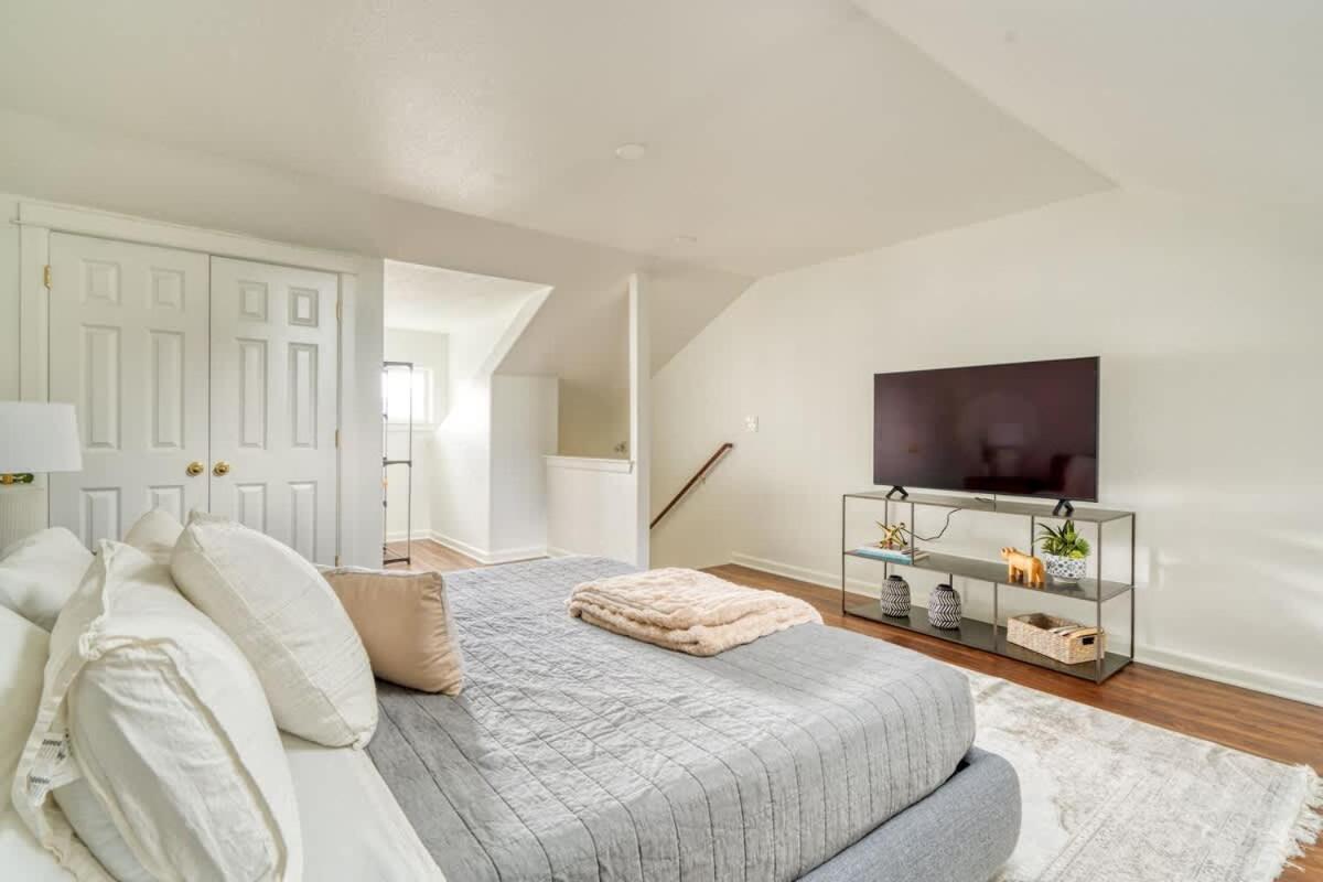 Stay Portland - Perfect Portland Farmhouse Loft - Breweries & Bars 외부 사진