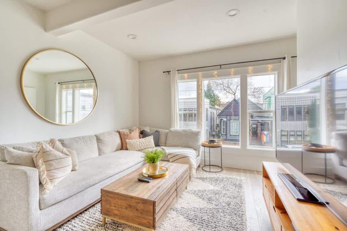 Stay Portland - Perfect Portland Farmhouse Loft - Breweries & Bars 외부 사진