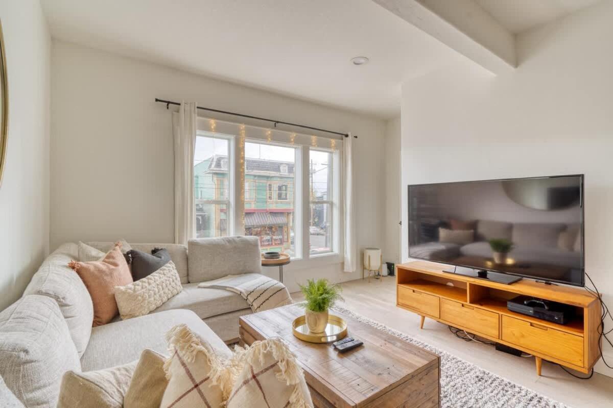 Stay Portland - Perfect Portland Farmhouse Loft - Breweries & Bars 외부 사진